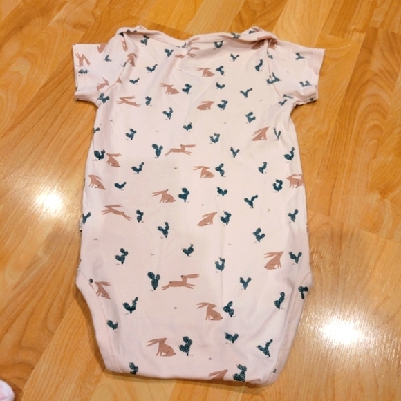 Red Caribou Prickly Rabbit Short Sleeve Onesie Size 18-24 Months New - Picture 7 of 8